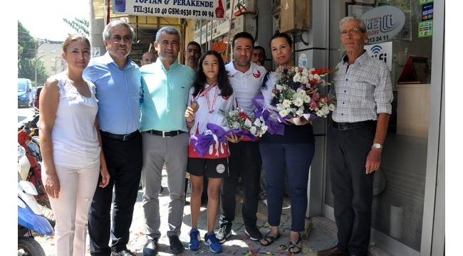 Türkiye 3’üncüsü Edanur coşkuyla karşılandı