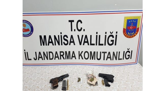 Jandarma ruhsatsız tabanca ve esrar ele geçirdi