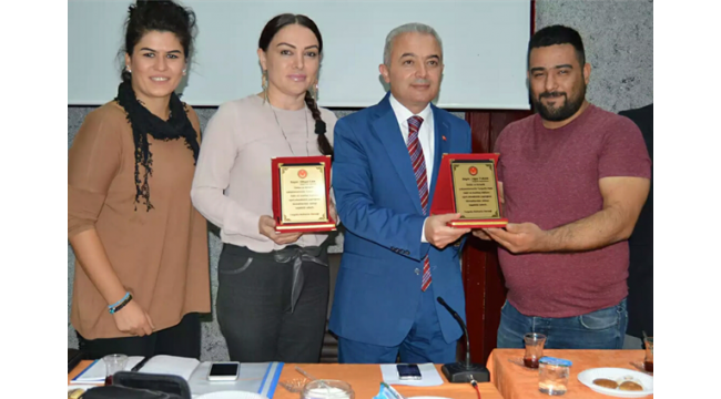 Muhtarlardan Kaymakam Turan’a plaket