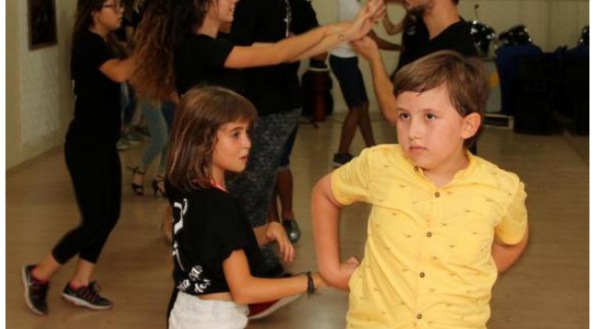 Özgürlüklerini dansla buluyorlar