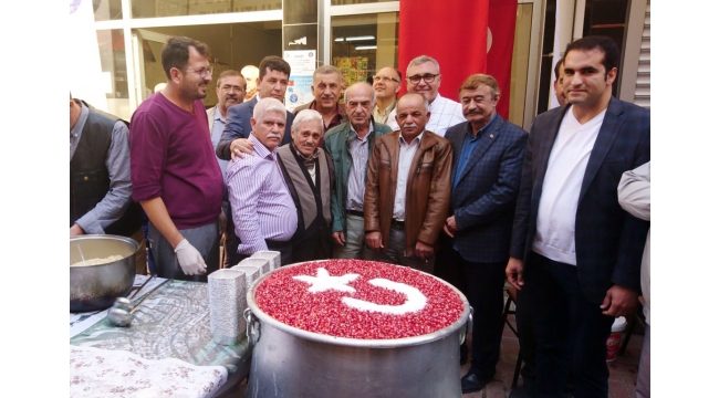 Türk Eğitim-Sen 5 bin kişilik aşure dağıttı