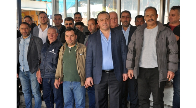 Başkan adayı Vatansever kahveci esnafıyla bir arada