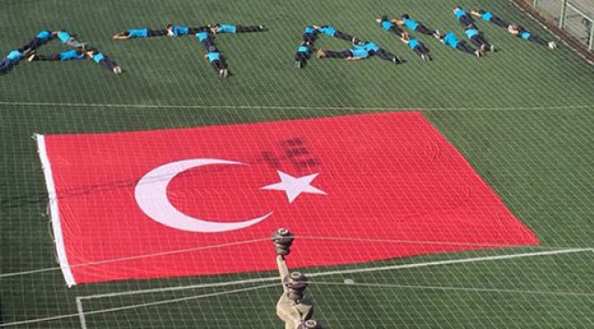 Öğrencilerden 'Atam' koreografisi