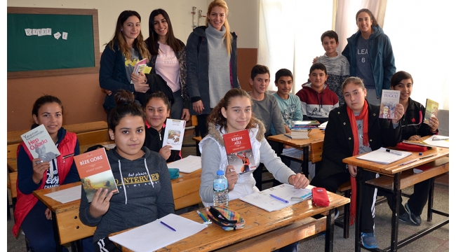 Seramiksan voleybolcularından köy okulundaki öğrencilere kitap hediyesi