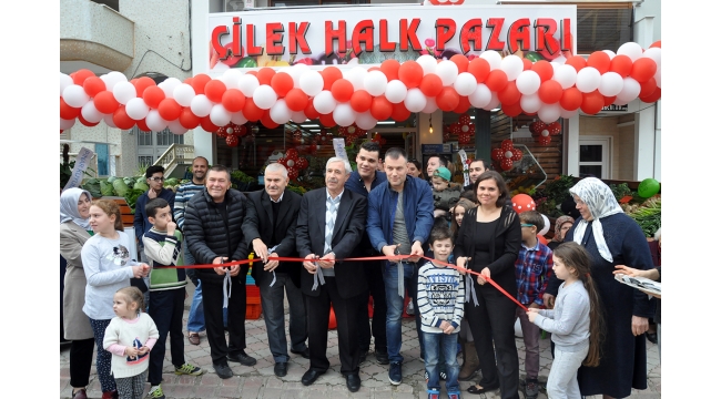 Çilek Halk Pazarı Turgutlu’da açıldı
