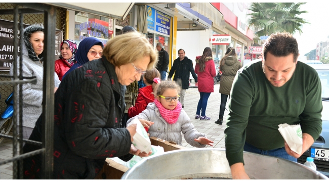 Merhum Prof. Dr. Ahmet Nuri Yüksel için kardeşi ve yeğeni lokma hayrı yaptı
