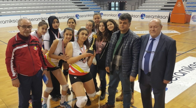 Özel Turgutlu Final Lisesi Voleybolda Manisa 2. oldu
