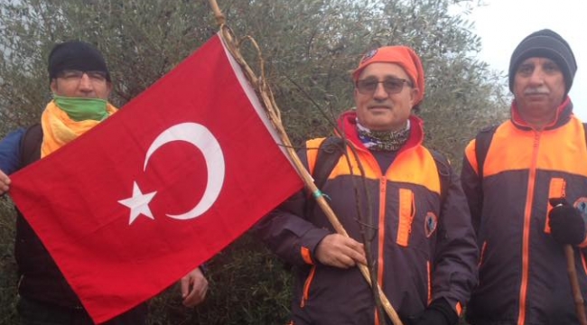 Turdak, Spil Dağındaki Kybela kayalıklarına tırmandı