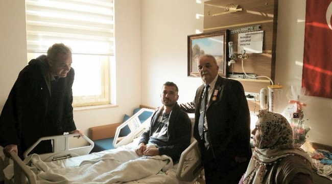 CHP Afrin Gazisi Yıldız'ı ziyaret etti; 'Sen de bir Mustafa Kemal Atatürk'sün'