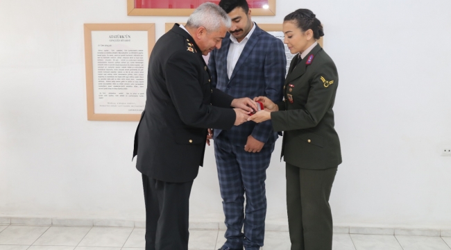Gazi Mehmet Salih Okkaya'ya malül gazilik rozeti takıldı