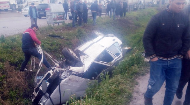 Sıkışan sürücü ve yolcu yaralandı, itfaiye kurtardı