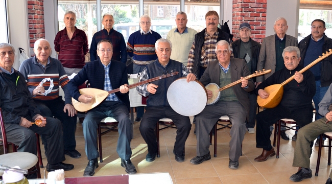 Turgutlu'da emekli öğretmenlerin Türk Halk Müziği sevgisi