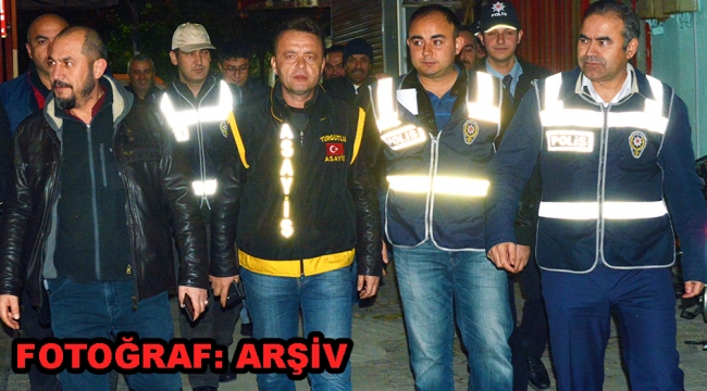 Turgutlu'da operasyon: 7 kişi yakalandı, 150 gr esrar ele geçirildi