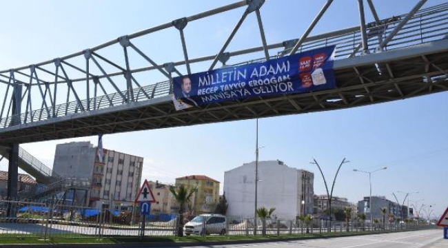 CHP'lilerden 'üst geçit' eylemi