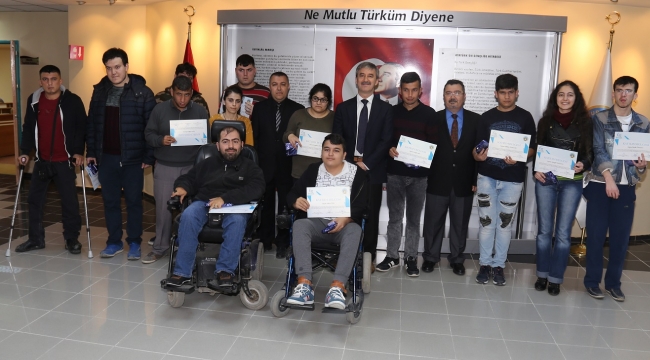 Engelsiz Web ve Grafik Tasarım Kursunu başarıyla tamamladılar