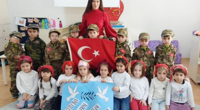 Minik yürekler pankartla Afrin'e selam yolladı