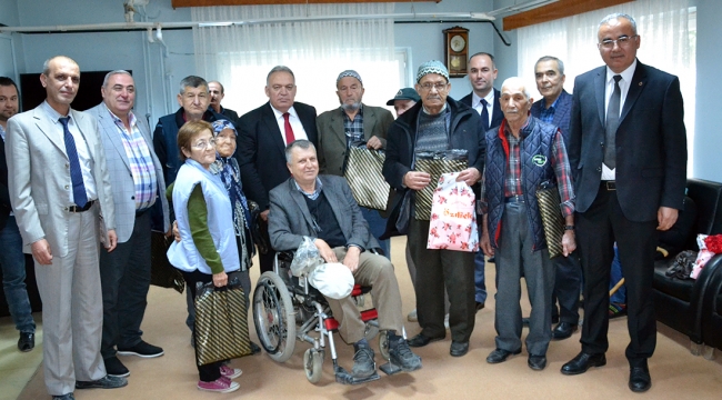 TUTSO ve Özdilek AVM yaşlıları unutmadılar