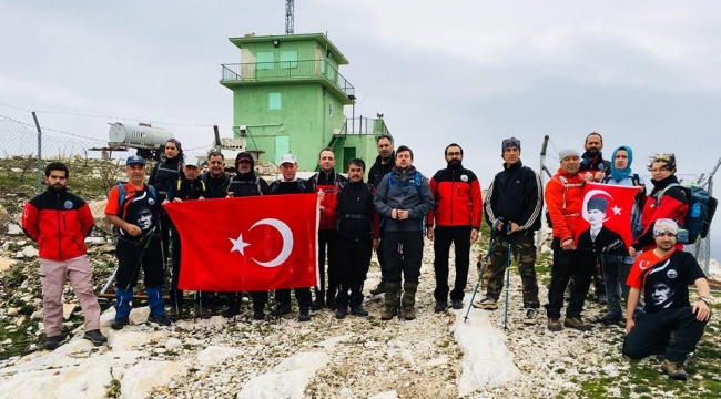 Zirve dağcıları Çanakkale şehitlerini 1370 metrelik zirvede andı