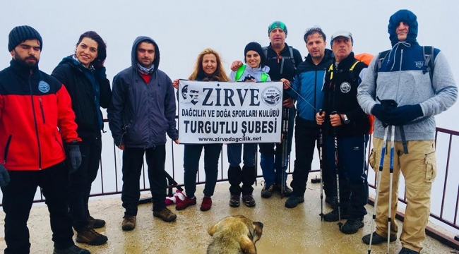 Zirve Dağcılık Turgutlu Şubesi sporcuları Mahmut Dağı'na tırmandı
