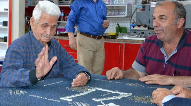 91 yaşındaki dominocular kralı rakip arıyor