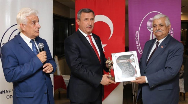 Kasabalı Vali Yılmaz ödüle doymuyor