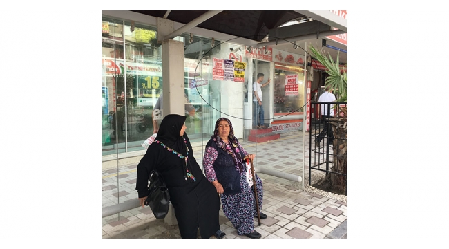 Duraklar Kaçak Afiş Panosuna Döndü