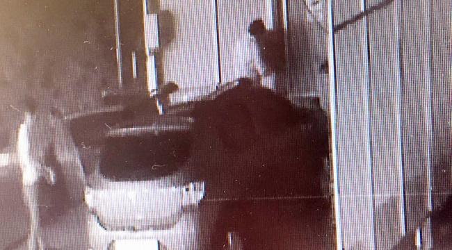 Para kumbarasını kırıp içindeki paraları çaldılar