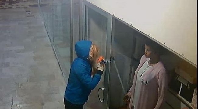 Peruklu hırsızlık şüphelisi Turgutlu'da yakalandı