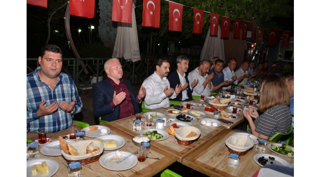 Ülkü Ocakları aziz şehitlerimizi dualarla andı