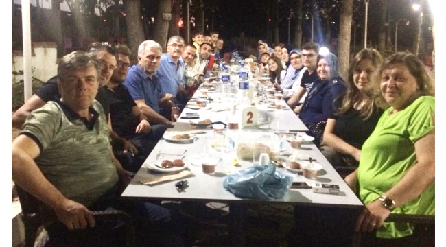 Arnavut Derneği Yönetimi İftar Sofrasında Bir Araya Geldi