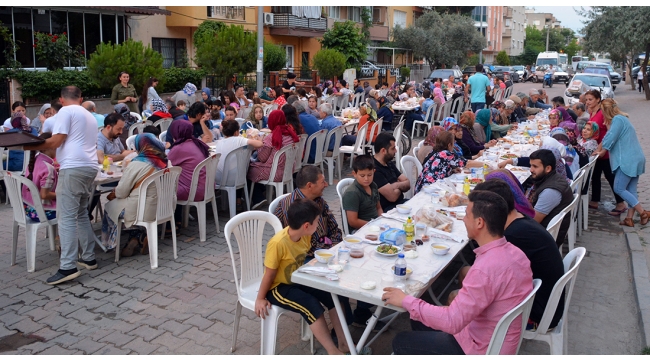 Hanımeli Sokak sakinleri yaşlılarla iftarda buluştu