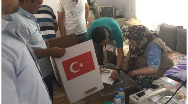 Turgutlu’da 36 seçmen seyyar sandıkla oylarını kullandı