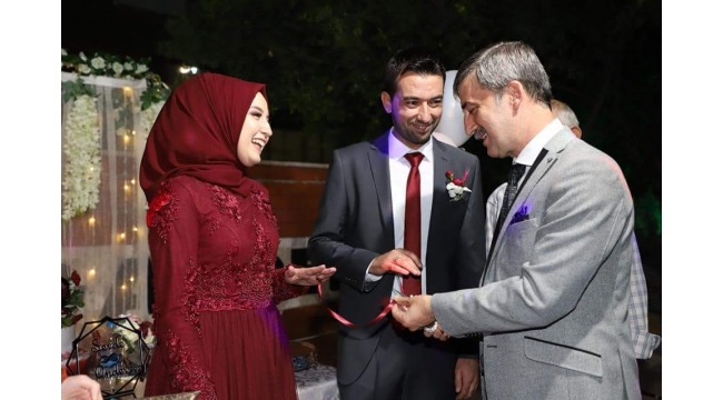Önder ve Sevdenur Çiftinin  Nişan Yüzüklerini Başkan Şirin Taktı