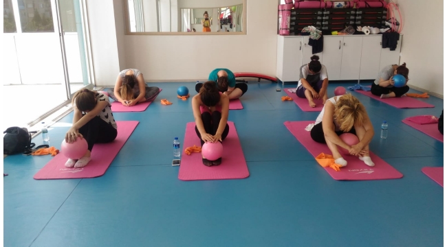 Kadınlar zumba ve pilatesle sağlıklı yaşıyor