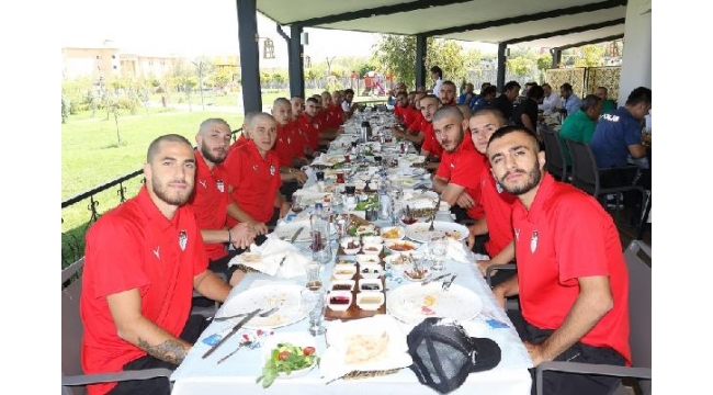 Manisaspor'a Van'da dostluk rüzgarı