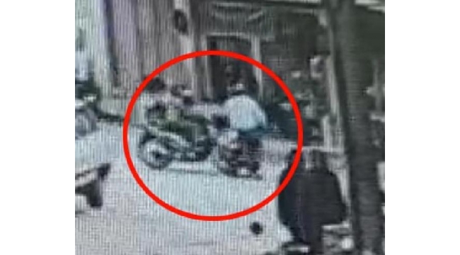 Motosikletlerin çarpıştığı kaza kamerada