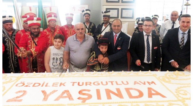Özdilek Turgutlu AVM 2.yılını kutladı