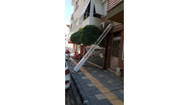 Sık sık devrilen direkler
