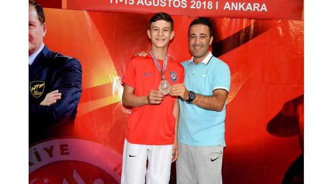 Turgutlulu tekvandocudan bronz madalya