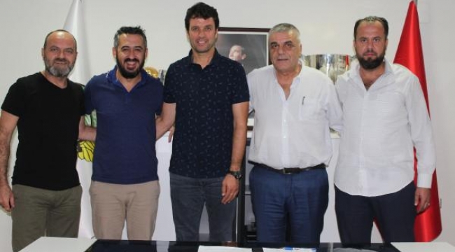 Akhisarspor'da Cihat Arslan imzayı attı