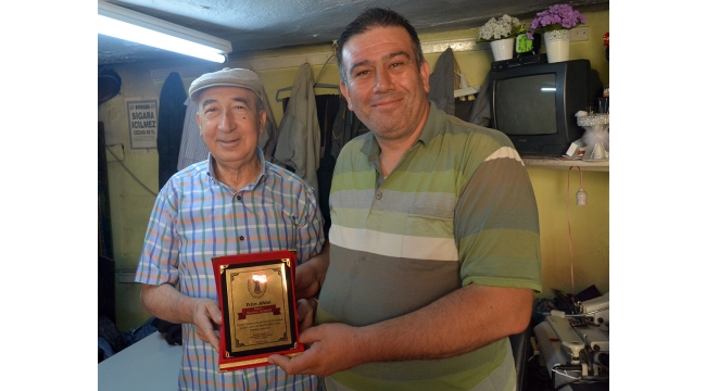 Başkan Çiçekçi'den Yıldırım'a yılın erkek ahisi ödülü