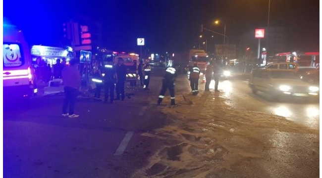Minibüs, çekici ve elektrikli bisikletin karıştığı kaza 8 yaralı