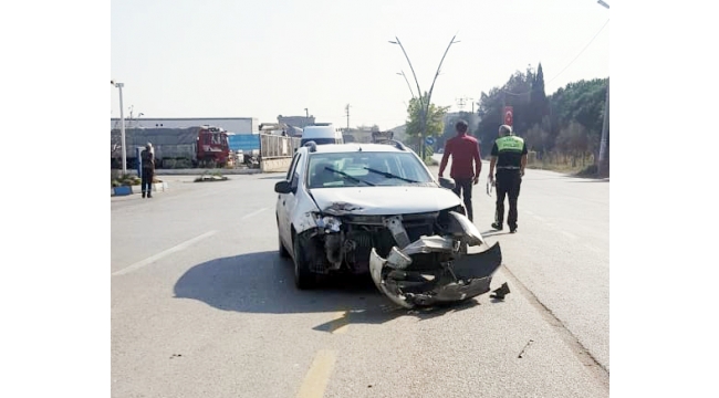 Otomobil ile kamyonet çarpıştı: 2 yaralı