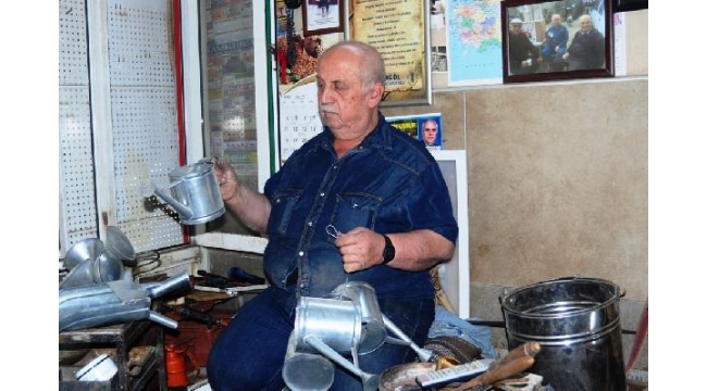 Teneke ustasının yarım asrı aşan meslek aşkı