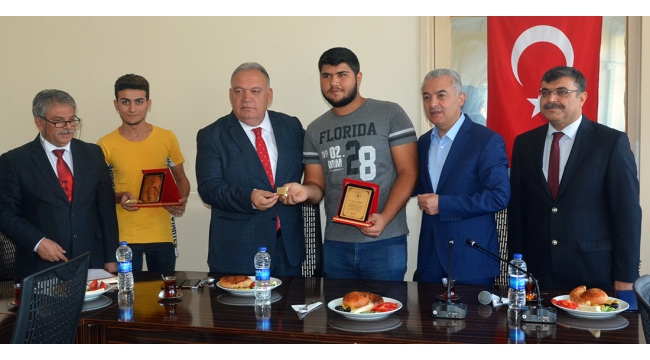 TUTSO başarılı öğrencileri ödüllendirdi
