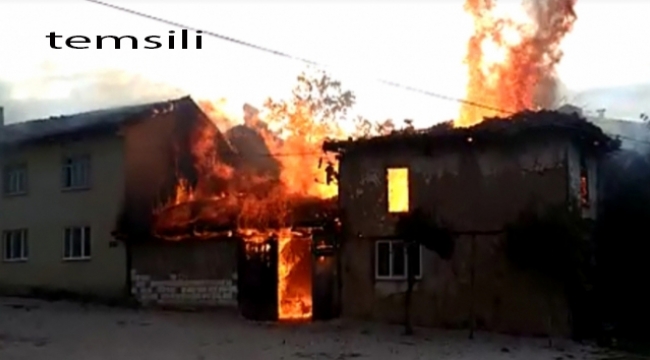 4 ev tamamen yandı.Çevre ilçelerden çok sayıda itfaiye yardıma geliyor