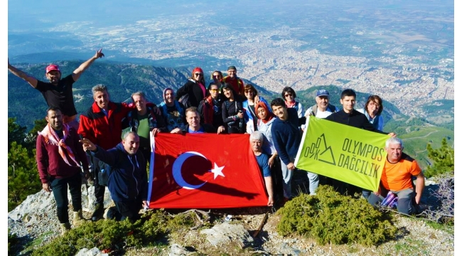 Olympos dağcıları Spil'in zirvesinde 'Cumhuriyet'i kutladı