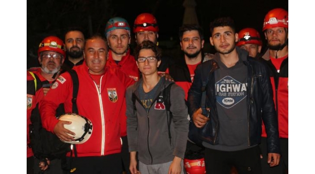 Spil Dağı'nda mahsur kalan lise öğrencileri kurtarıldı