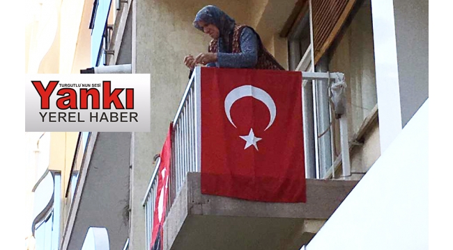 Yaşlı teyzenin bayrak sevgisi