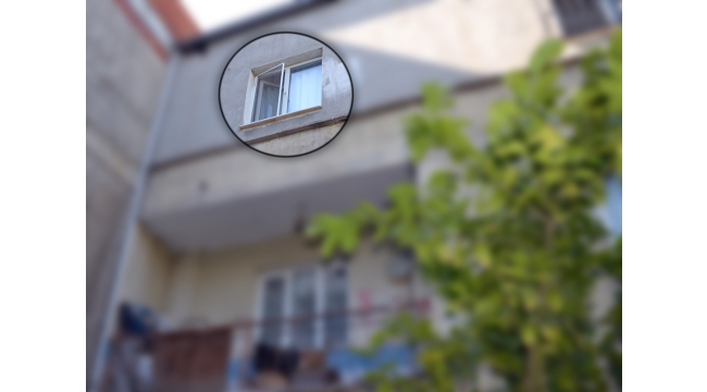 Evin penceresinden düşen çocuk ağır yaralandı